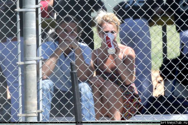 Бритни и Джейсон на игре Шона Престона в San Fernando054.jpg(Бритни Спирс, Britney Spears)