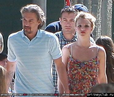 Бритни и Джейсон на игре Шона Престона в San Fernando067.jpg(Бритни Спирс, Britney Spears)