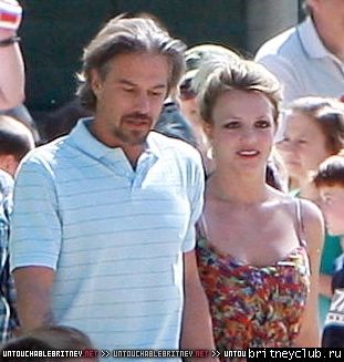 Бритни и Джейсон на игре Шона Престона в San Fernando068.jpg(Бритни Спирс, Britney Spears)