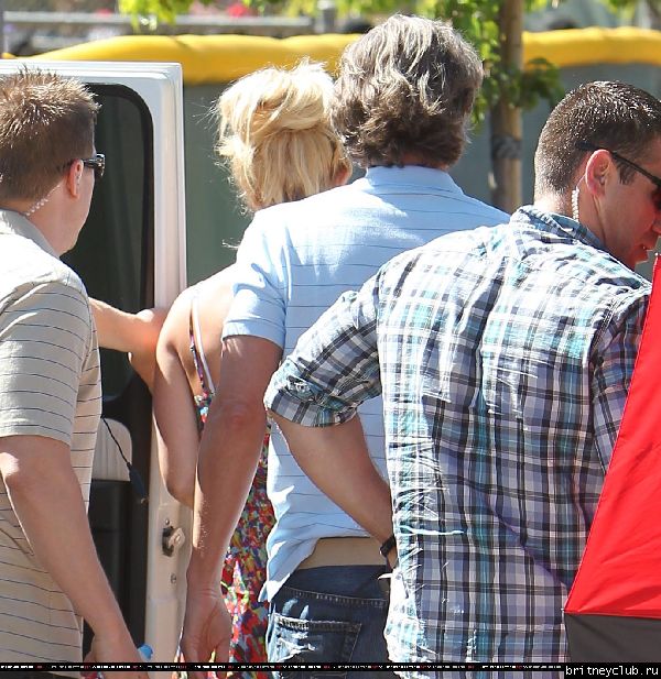 Бритни и Джейсон на игре Шона Престона в San Fernando098.jpg(Бритни Спирс, Britney Spears)