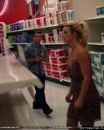 Бритни и Джейсон в Woodland Hills4.jpg(Бритни Спирс, Britney Spears)