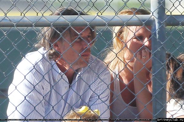 Бритни на игре Sunrise Little League48.jpg(Бритни Спирс, Britney Spears)