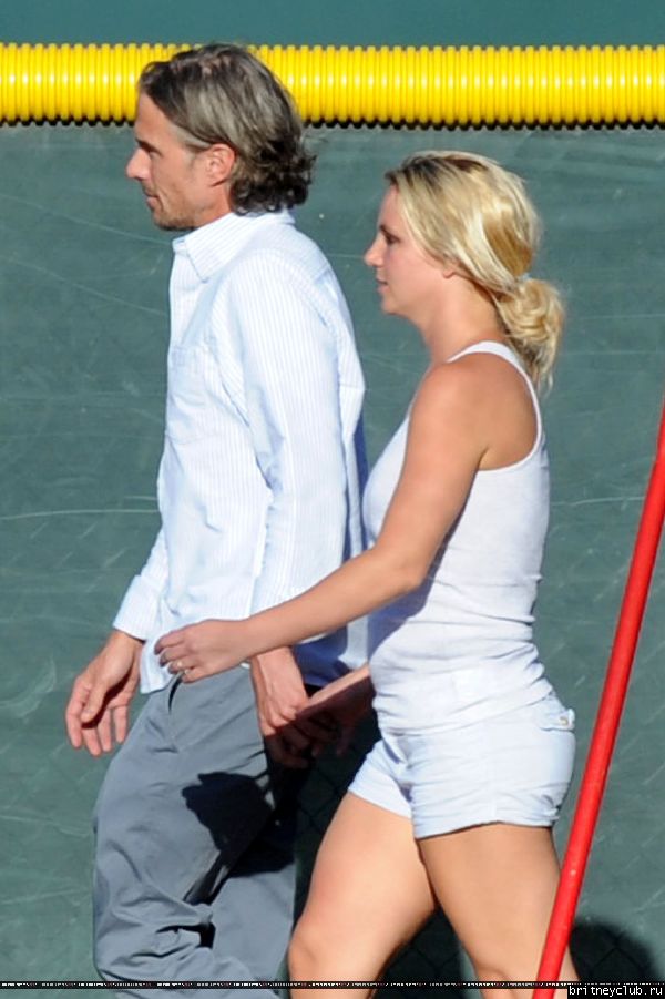 Бритни на игре Sunrise Little League51.jpg(Бритни Спирс, Britney Spears)