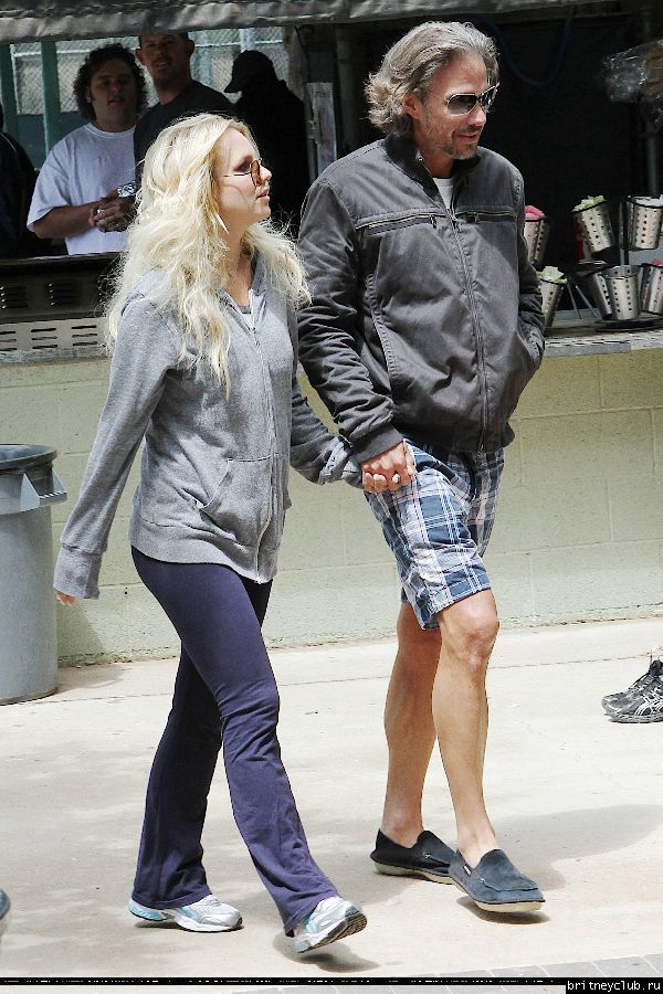 Бритни и Джейсон в Сан Фернандо40.jpg(Бритни Спирс, Britney Spears)