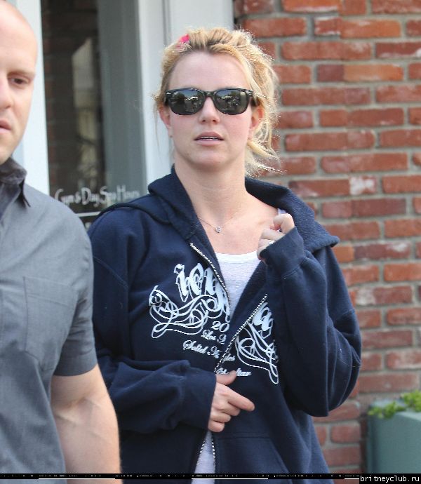Бритни в Калабасасе16.jpg(Бритни Спирс, Britney Spears)