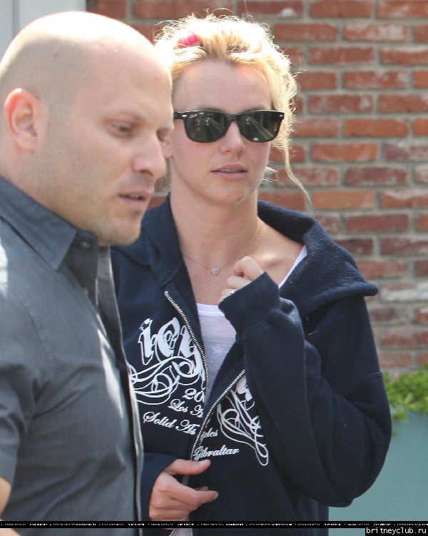 Бритни в Калабасасе18.jpg(Бритни Спирс, Britney Spears)
