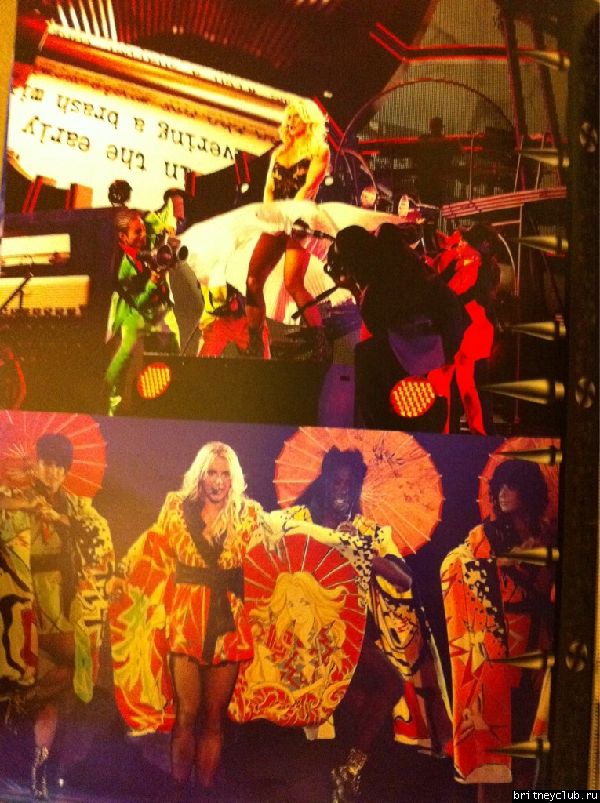 Femme Fatale Tourbook (2011)13.jpg(Бритни Спирс, Britney Spears)