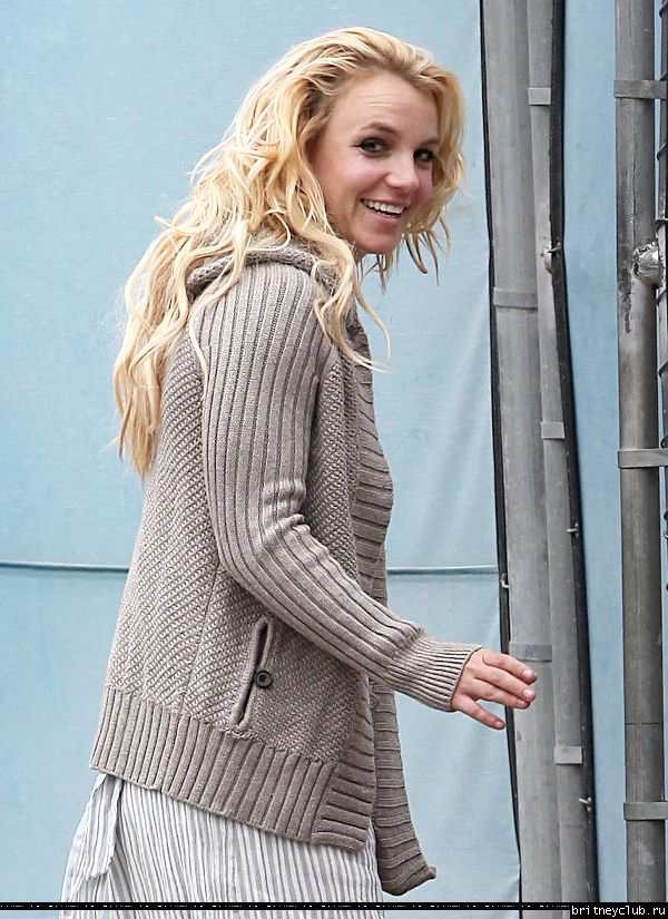 Бритни приехала за Шоном в школу02.jpg(Бритни Спирс, Britney Spears)