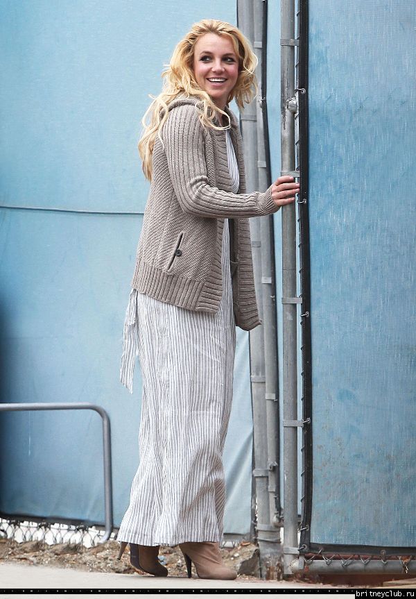 Бритни приехала за Шоном в школу04.jpg(Бритни Спирс, Britney Spears)