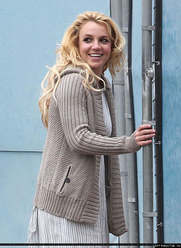 Бритни приехала за Шоном в школу05.jpg(Бритни Спирс, Britney Spears)