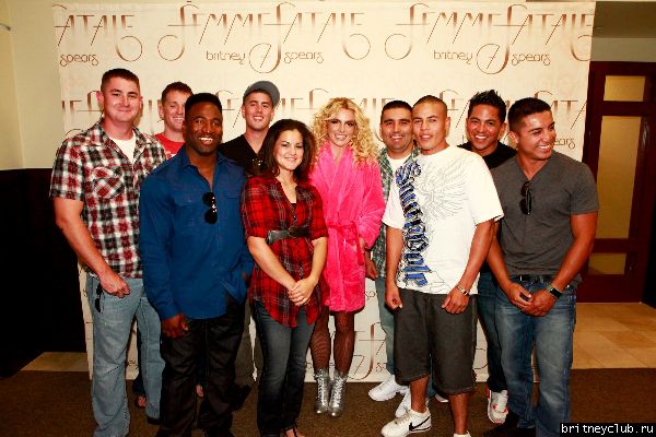The Femme Fatale Tour в Анахайме (перед концертом)3.jpg(Бритни Спирс, Britney Spears)