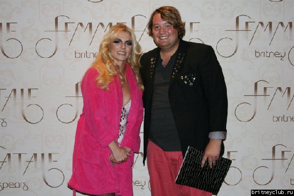 The Femme Fatale Tour в Сент-Пол (перед концертом)1.jpg(Бритни Спирс, Britney Spears)
