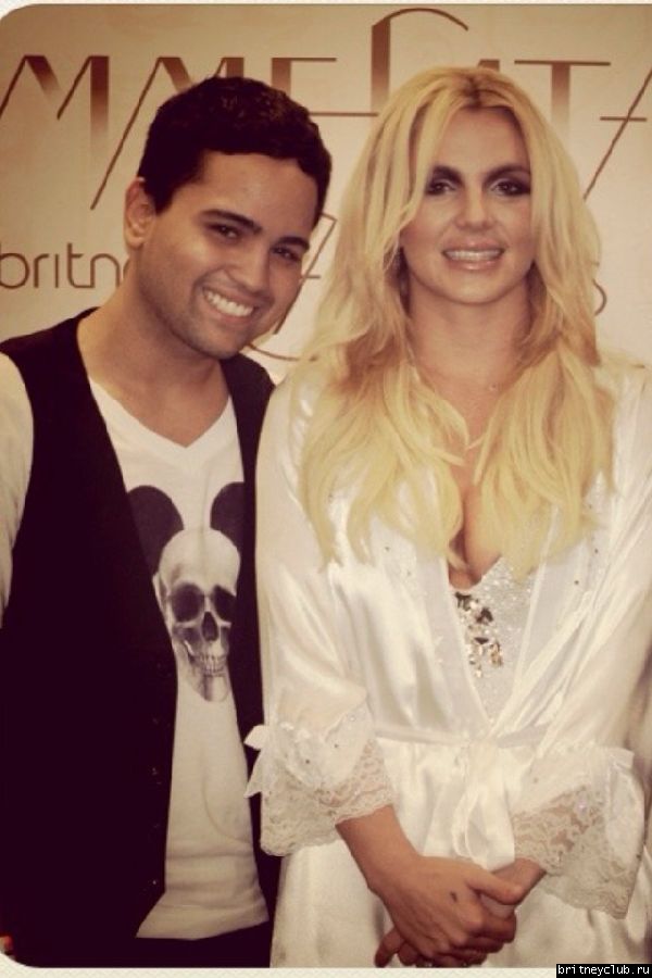 The Femme Fatale Tour в Вашингтоне (перед концертом)4.jpg(Бритни Спирс, Britney Spears)