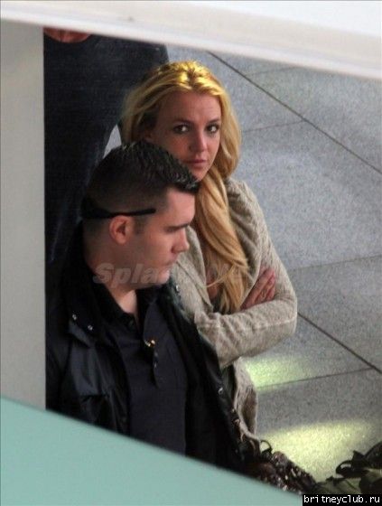 Бритни прилетела в Лондон04.jpg(Бритни Спирс, Britney Spears)