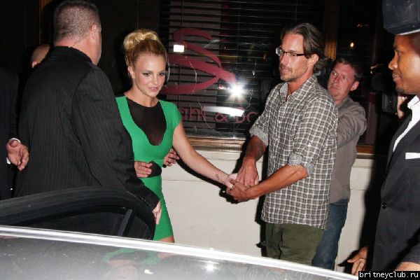 Приезд и отъезд Бритни и Джейсона на вечеринку European Femme Fatale Tour Launch Party18.jpg(Бритни Спирс, Britney Spears)