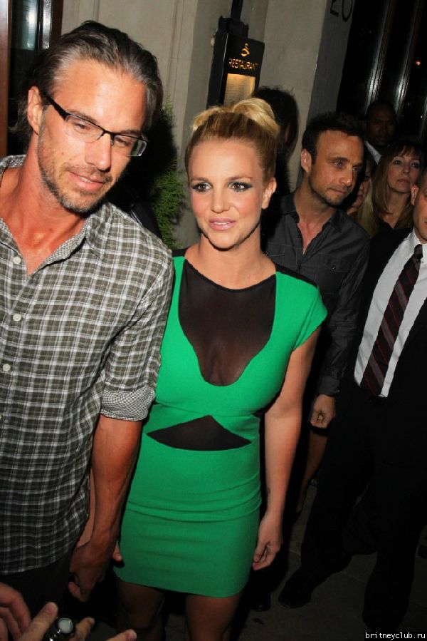 Приезд и отъезд Бритни и Джейсона на вечеринку European Femme Fatale Tour Launch Party27.jpg(Бритни Спирс, Britney Spears)