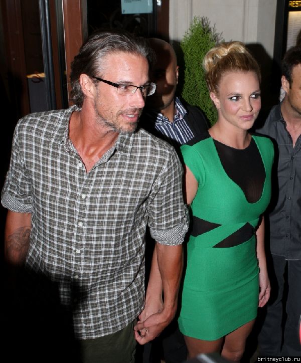 Приезд и отъезд Бритни и Джейсона на вечеринку European Femme Fatale Tour Launch Party30.jpg(Бритни Спирс, Britney Spears)