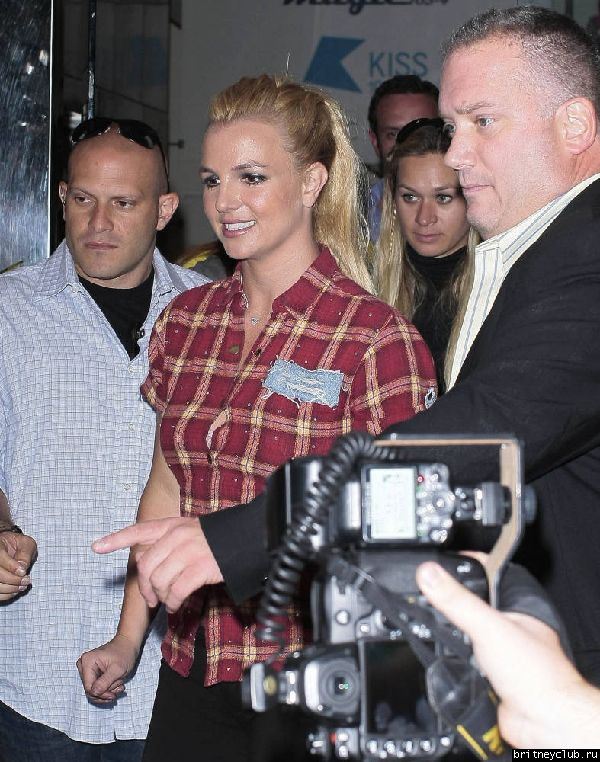 Бритни у студии Kiss FM в Лондоне014.jpg(Бритни Спирс, Britney Spears)