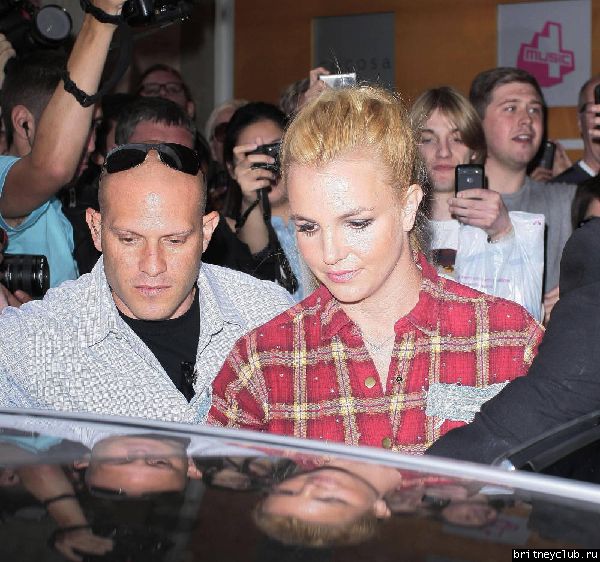 Бритни у студии Kiss FM в Лондоне018.jpg(Бритни Спирс, Britney Spears)