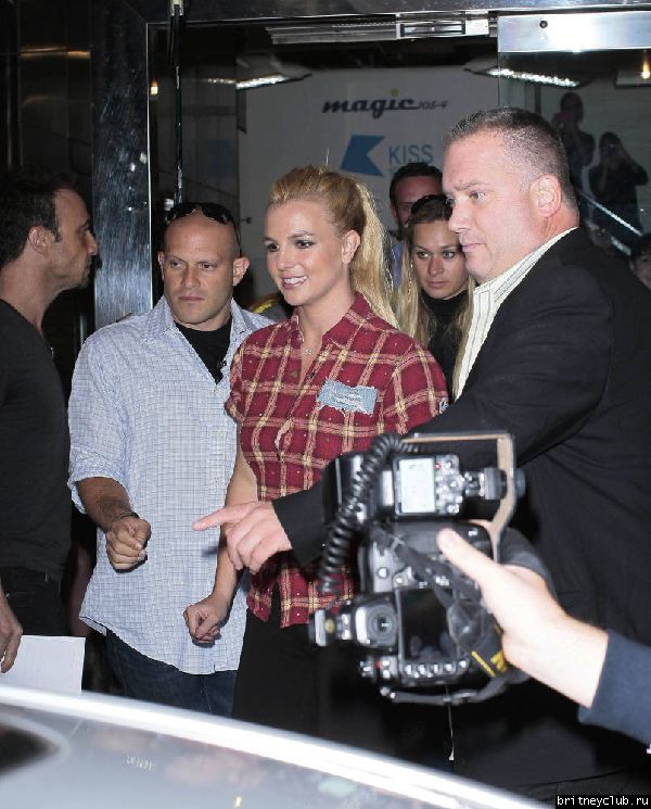 Бритни у студии Kiss FM в Лондоне034.jpg(Бритни Спирс, Britney Spears)