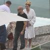 Бритни и Джейсон отдыхают у бассейна в отеле в Рио де Жанейро
