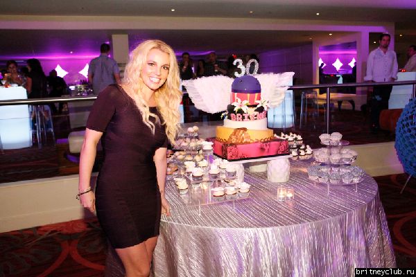 Бритни на вечеринке в ресторане Conrad Condado Plaza2.jpg(Бритни Спирс, Britney Spears)