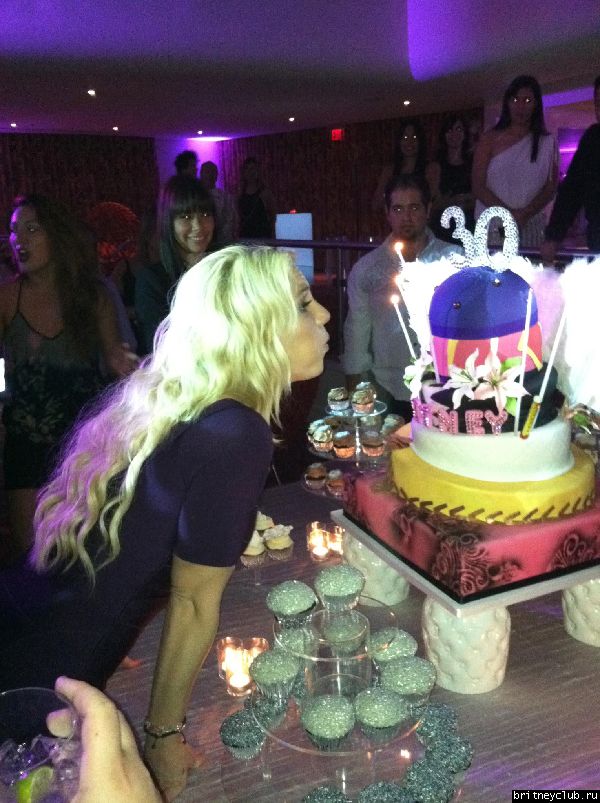 Бритни на вечеринке в ресторане Conrad Condado Plaza4.jpg(Бритни Спирс, Britney Spears)