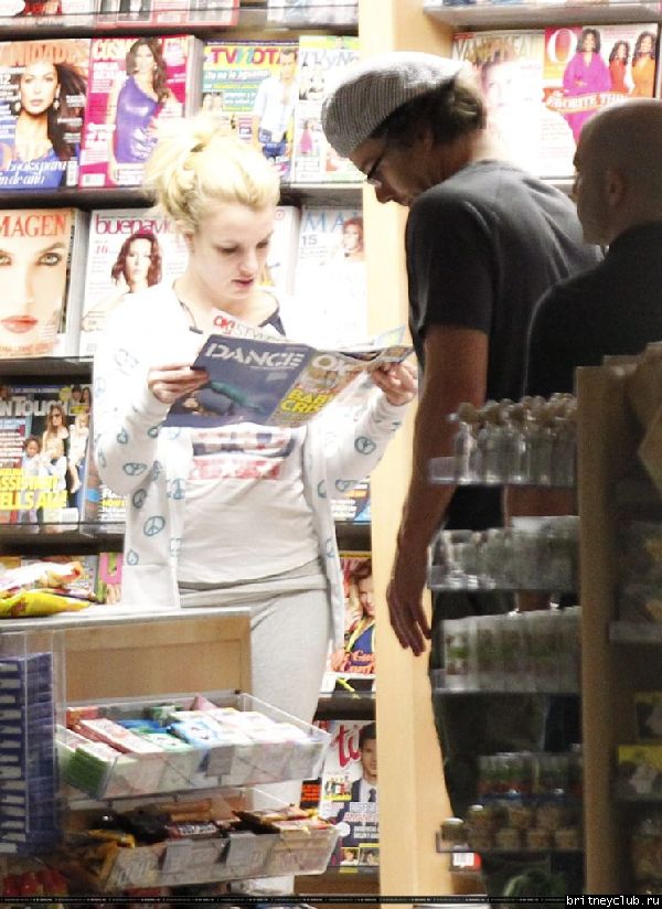 Бритни в аэропорту Hato Rey, Пуэрто Рико18.jpg(Бритни Спирс, Britney Spears)