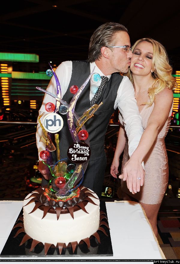 Бритни и Джейсон на вечеринке в Planet Hollywood10.jpg(Бритни Спирс, Britney Spears)