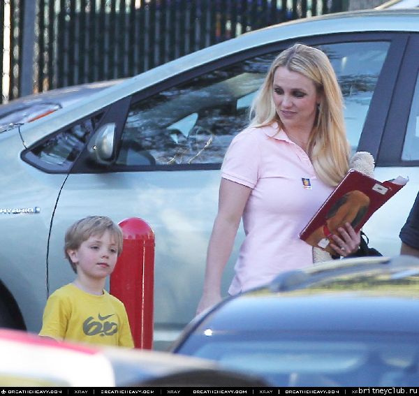 Бритни в Калабасас.06.jpg(Бритни Спирс, Britney Spears)