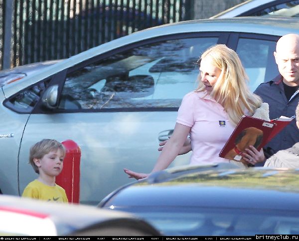 Бритни в Калабасас.07.jpg(Бритни Спирс, Britney Spears)