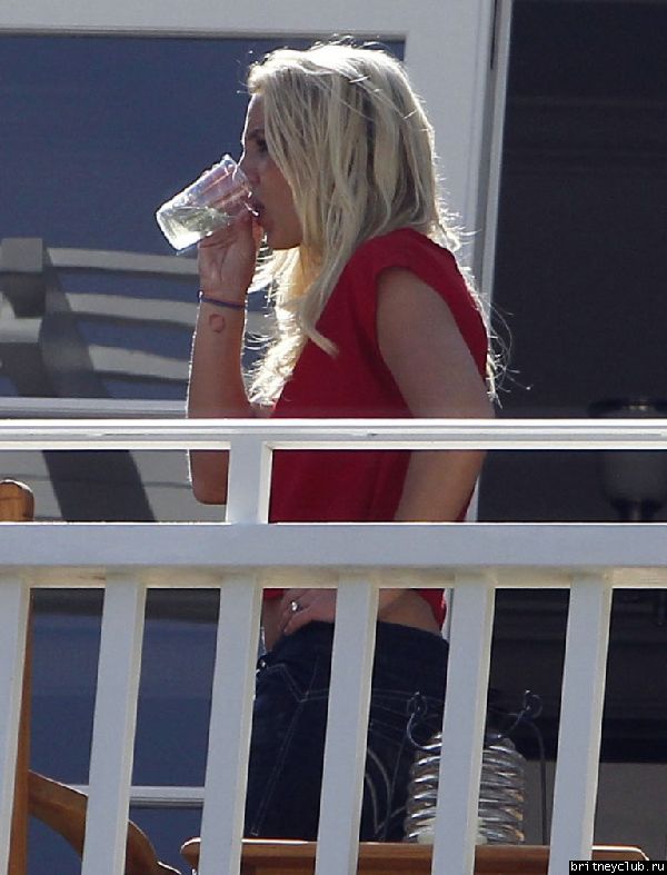 2012.05.05 - Бритни с семьей в Брентвуде47.jpg(Бритни Спирс, Britney Spears)