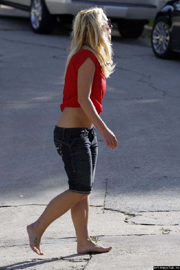 2012.05.05 - Бритни с семьей в Брентвуде49.jpg(Бритни Спирс, Britney Spears)