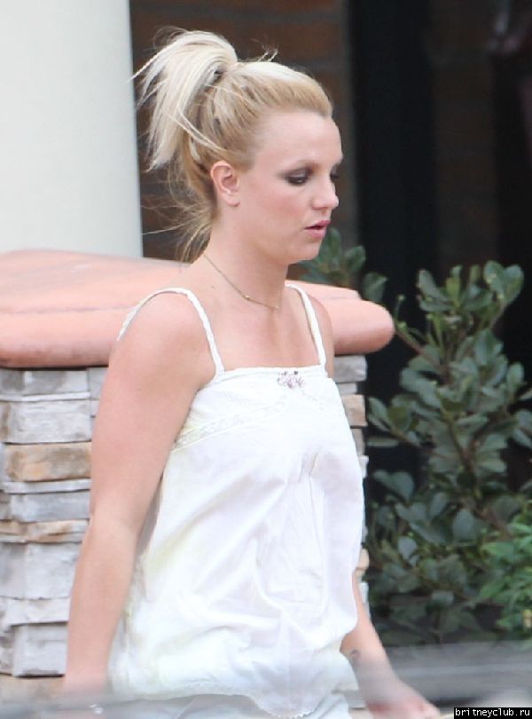 Бритни и Джейсон на шоппинге в Halloween Store16.jpg(Бритни Спирс, Britney Spears)