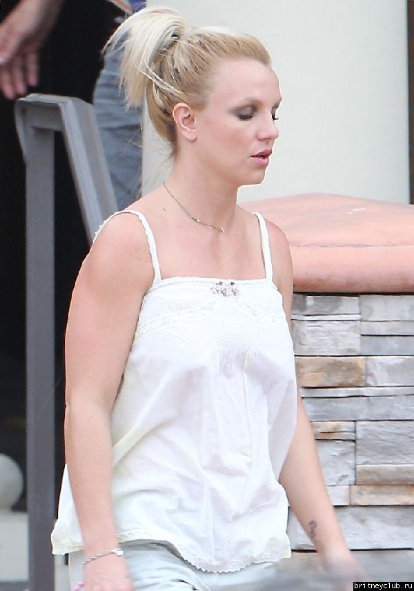 Бритни и Джейсон на шоппинге в Halloween Store20.jpg(Бритни Спирс, Britney Spears)