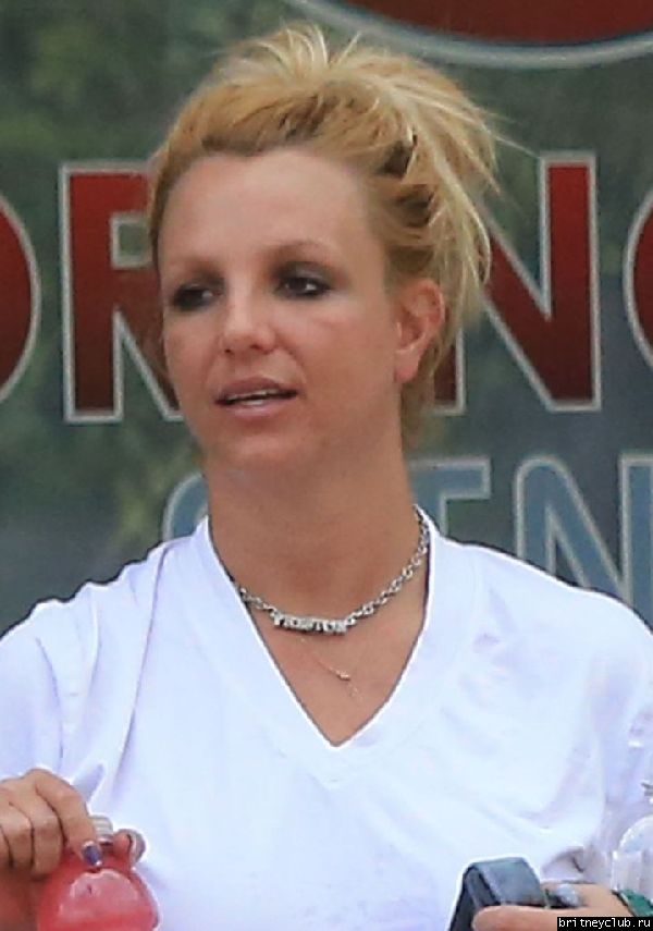 Бритни покидает цветочный магазин Gelson17.jpg(Бритни Спирс, Britney Spears)