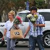 Бритни покидает цветочный магазин Gelson