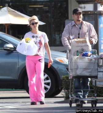 Бритни на шоппинге в Калабасасе38.jpg(Бритни Спирс, Britney Spears)