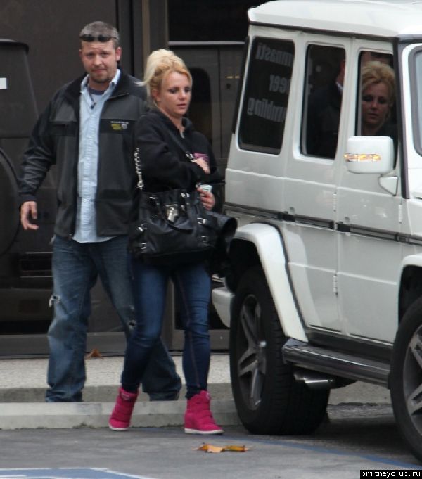 Бритни покидает танцевальную студию в Энсино09.jpg(Бритни Спирс, Britney Spears)