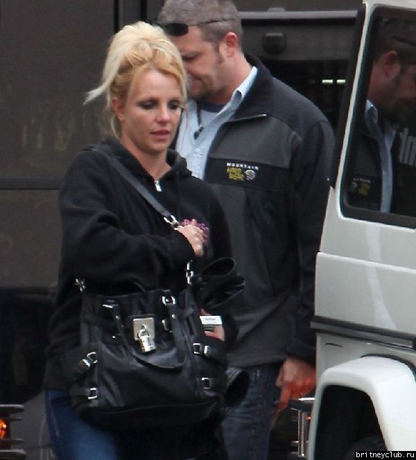 Бритни покидает танцевальную студию в Энсино12.jpg(Бритни Спирс, Britney Spears)