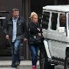 Бритни покидает танцевальную студию в Энсино