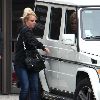Бритни покидает танцевальную студию в Энсино
