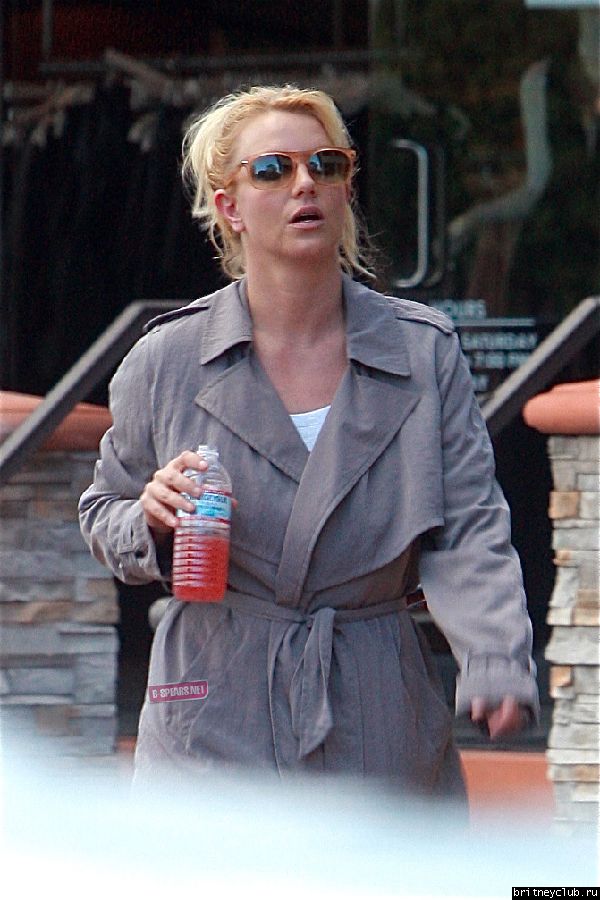 Бритни покидает солярий1.jpg(Бритни Спирс, Britney Spears)