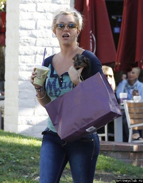 Бритни с детьми в Таузенд-Оакс03.jpg(Бритни Спирс, Britney Spears)