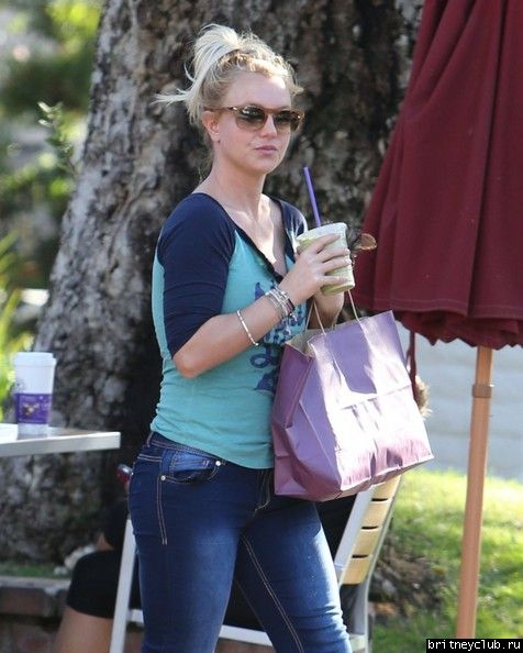 Бритни с детьми в Таузенд-Оакс07.jpg(Бритни Спирс, Britney Spears)