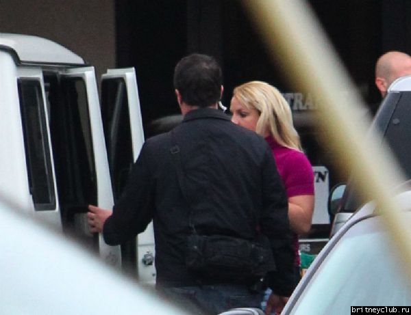 Бритни с семьей в Калабасасе09.jpg(Бритни Спирс, Britney Spears)