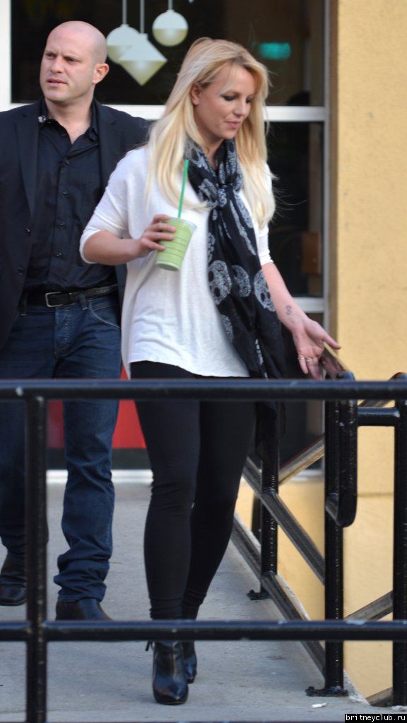 Бритни покидает Starbucks02.jpg(Бритни Спирс, Britney Spears)