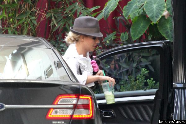 Бритни в Западном Голливуде09.jpg(Бритни Спирс, Britney Spears)