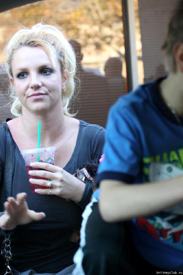 Бритни с детьми покидает танцевальную студию ROCKIT07.jpg(Бритни Спирс, Britney Spears)