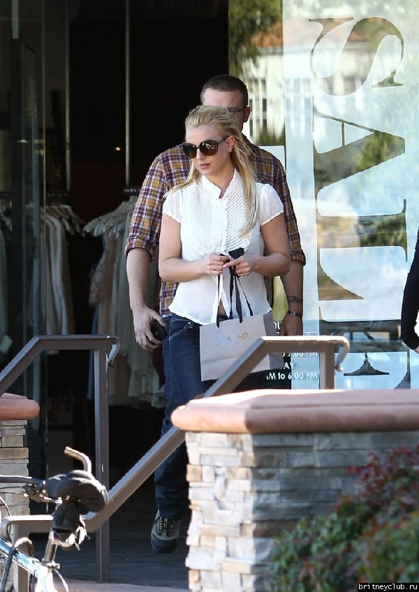 Бритни на шоппинге в Thousand Oaks, Калифорния27.jpg(Бритни Спирс, Britney Spears)